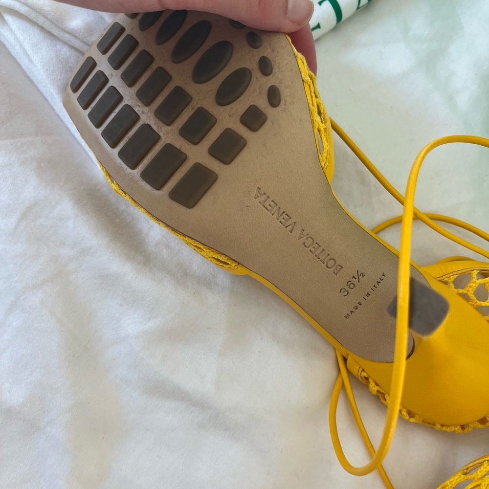 Bottega Veneta yellow mesh sandals size 36.5 - Picture 4 of 5